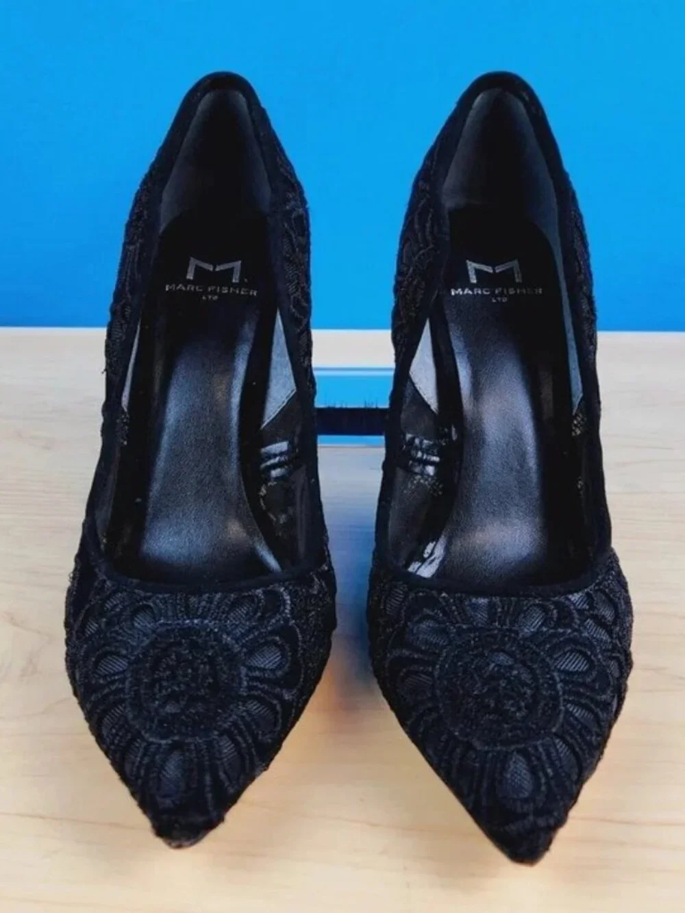 Marc Fisher LTD Black Velvet Floral Embroidered Pointed Toe Pumps Womens Sz 6.5